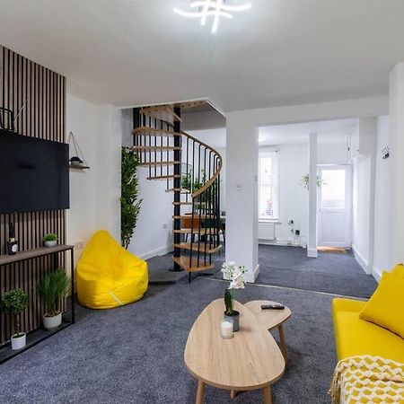 Open Mind Property - Luxury House & Free Parking พอร์ตสมัธ ภายนอก รูปภาพ